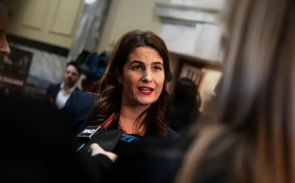 熊猫配资 纽币NZDUSD即将暴动？高盛放空美元、新西兰债务冲顶，预算案定胜负